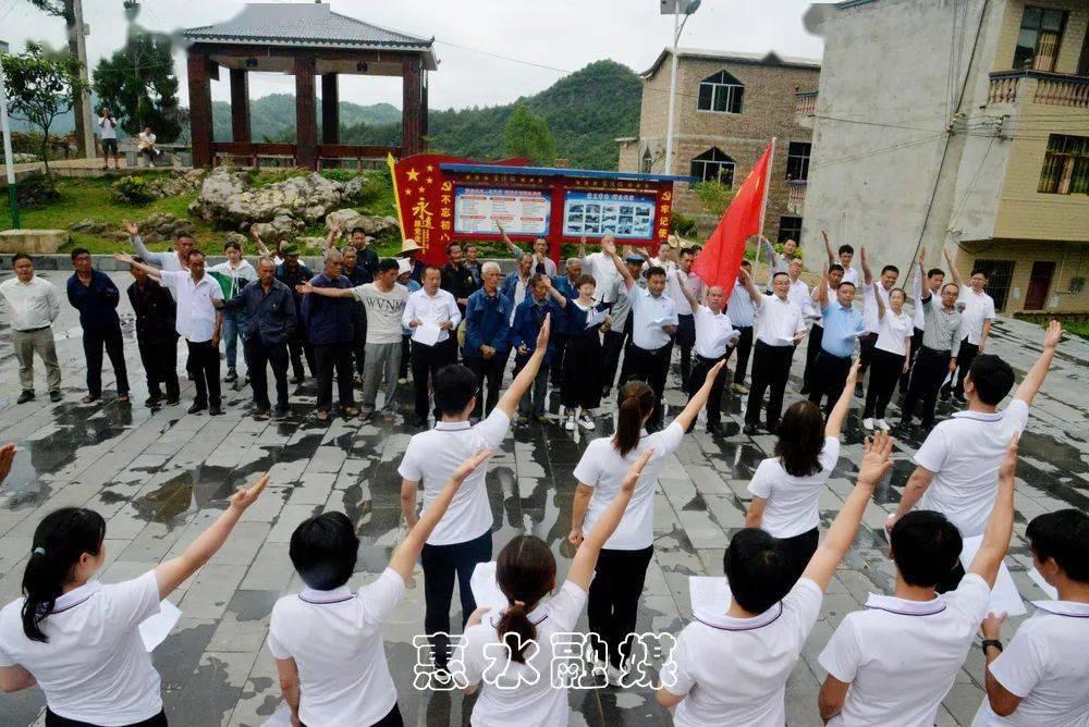 救援男孩毕业生